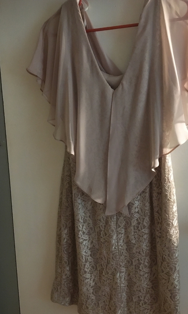 Nice dress till knees size 14
